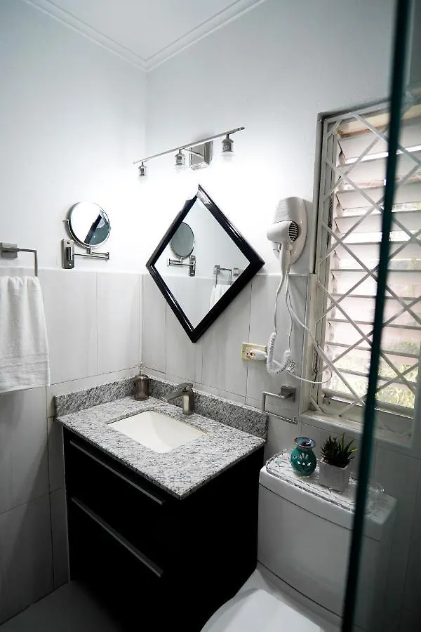 Lola'S Tropical Oasis Apartment Montego Bay