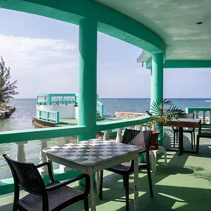 Ocean Front Triple At Sahara Vendégház